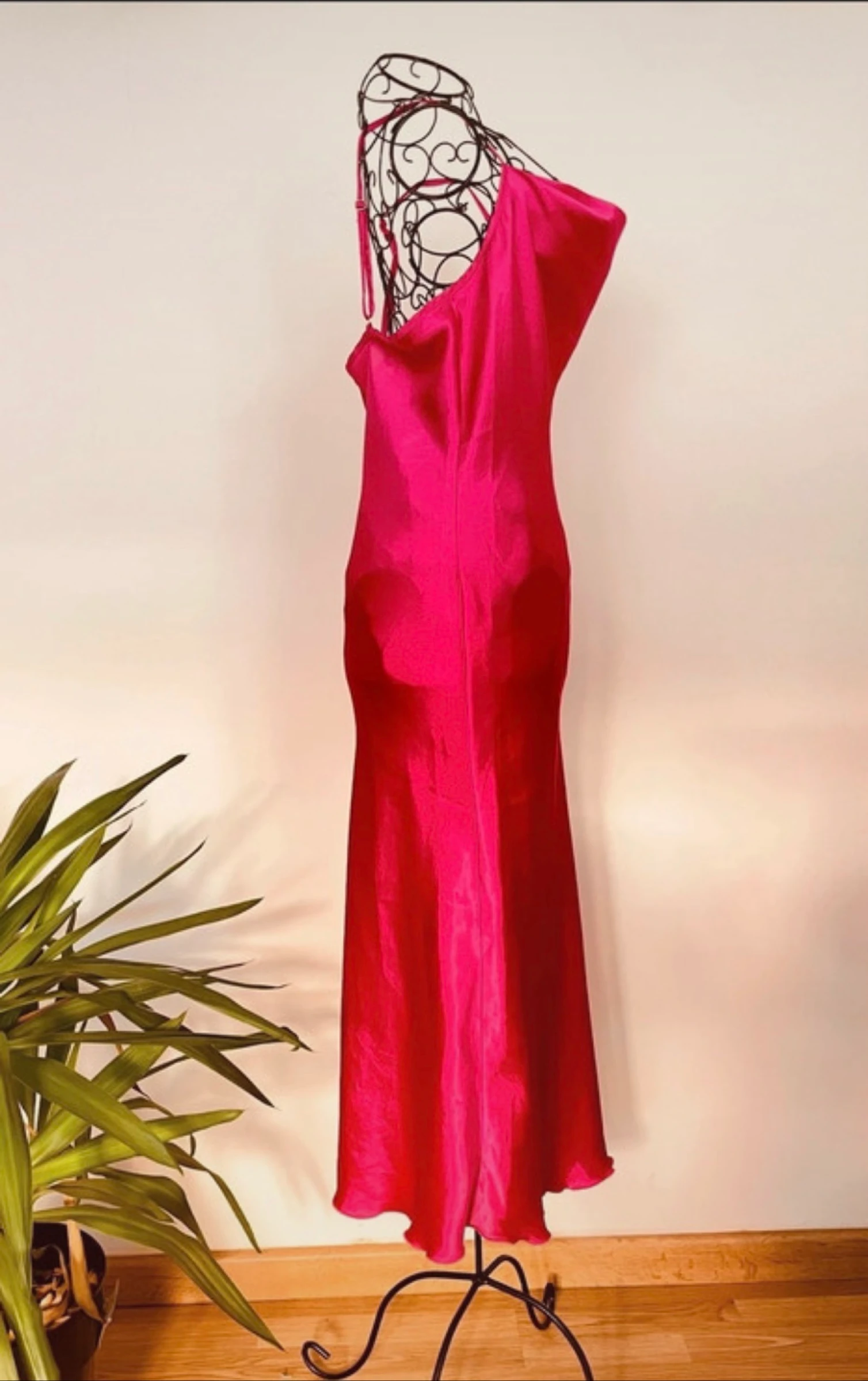 Precioso vestido fucsia saten